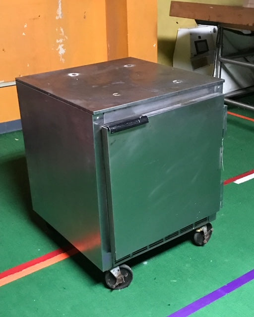 $1600 / 27” Beverage Air Under the Counter Refridgerator / Quality Unit / Verified by Licensed Technitican