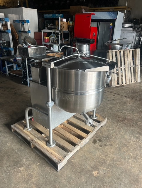 $4500 / Cleveland KGL-40-T Natural Gas 40 Gallon Tilting 2/3 Steam Jacketed Kettle - 140,000 BTU / Restaurant Equipment