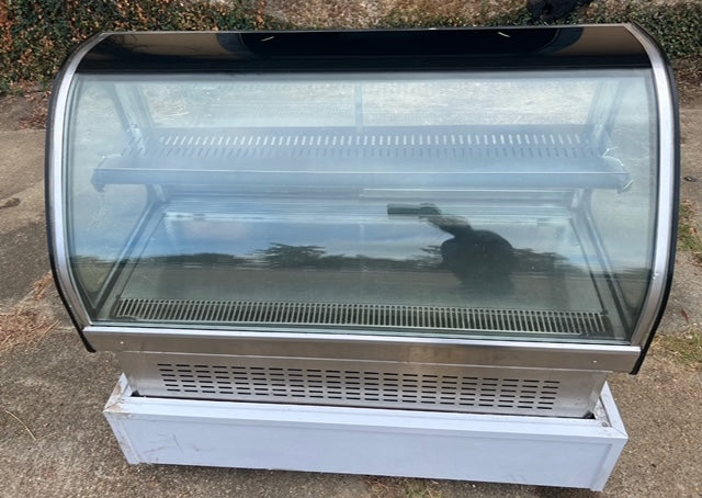 $2800 OBO / 48in Curved Refrigerated Display Case / Great Condition / Verified by Licensed Technitican