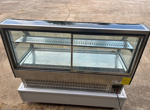 $2800 OBO / 48in Curved Refrigerated Display Case / Great Condition / Verified by Licensed Technitican