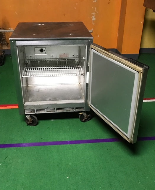 $1600 / 27” Beverage Air Under the Counter Refridgerator / Quality Unit / Verified by Licensed Technitican