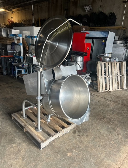 $4500 / Cleveland KGL-40-T Natural Gas 40 Gallon Tilting 2/3 Steam Jacketed Kettle - 140,000 BTU / Restaurant Equipment