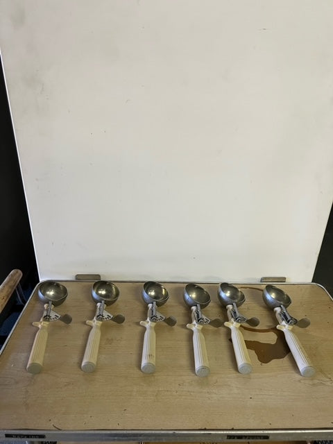 Vollrath 47141 Jacob's Pride #10 Ivory Thumb Press Disher - 3.25 oz