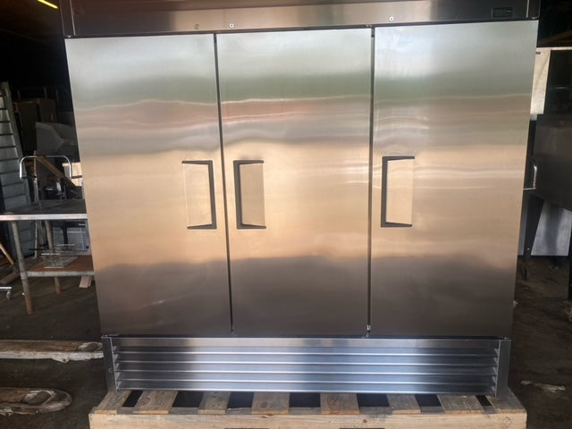 $5500 / 2021 True T-72 Stainless Steel Refrigerator / Never Used