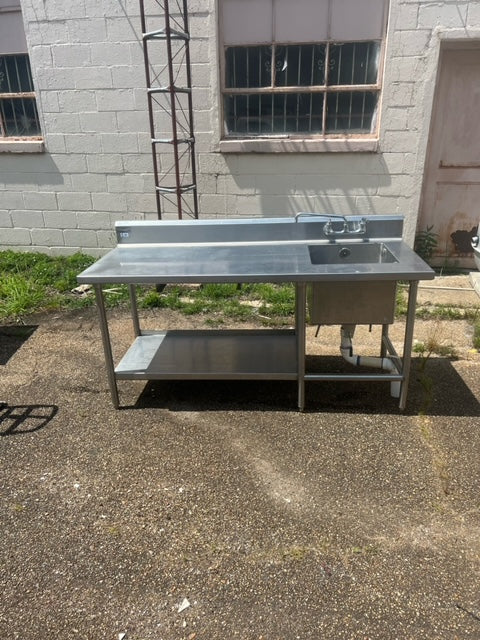 $950 / 6ft Stainless Steel Table w/ Built in Sink / Great Condition / Kitchen Equipment