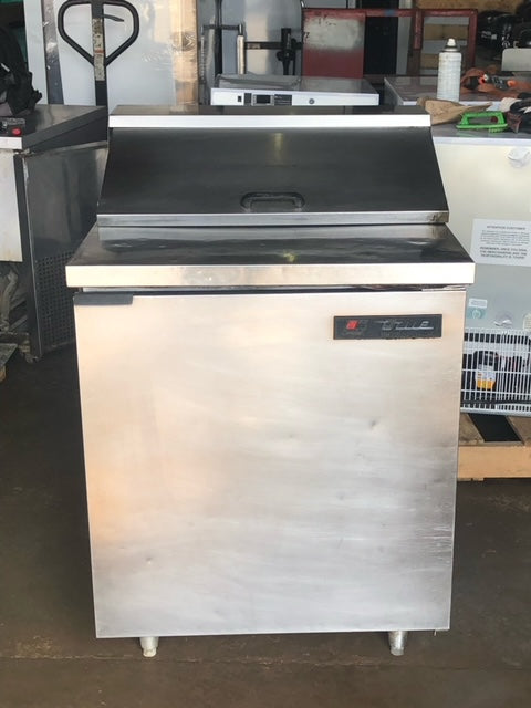 $2000 / True TSSU-27-08-HC 27" Sandwich/Salad Prep Table w/ Refrigerated Base