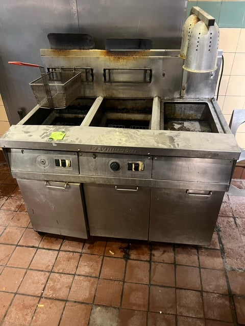 $3500 / Frymaster 2 Bay 40LB Fryer Natural Gas / Ready For Pickup or Delivery / Restaurant Equipment