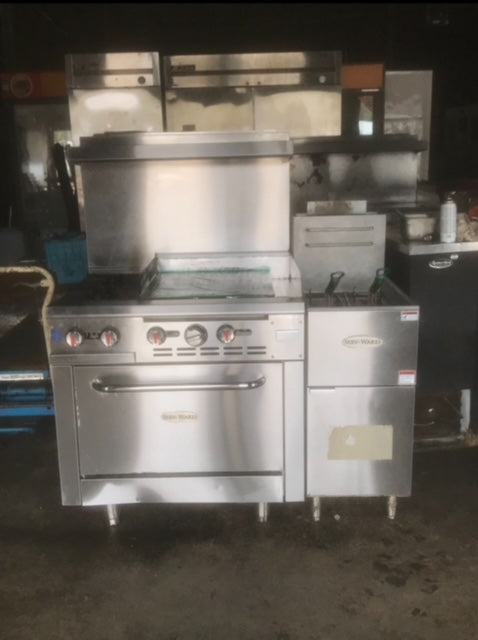 $2200 / Serv-Ware 2 Burner w/ Flatgrill and Deep Fryer Combo / Compact Kitchen / Restaurant Equipment / Ready for Delivery