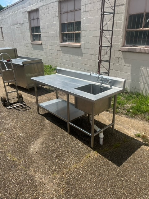 $950 / 6ft Stainless Steel Table w/ Built in Sink / Great Condition / Kitchen Equipment