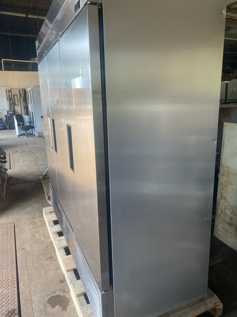 $5500 / 2021 True T-72 Stainless Steel Refrigerator / Never Used