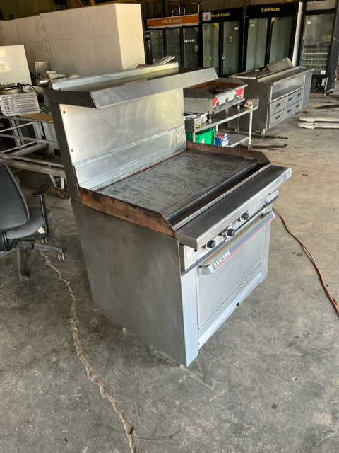 $3500 OBO / Garland 3Ft Flat Grill Built In Oven / Great Condition / Speciality Unit / Rare Find / Restaurant Equipment