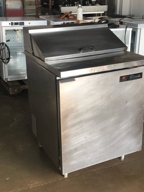 $2000 / True TSSU-27-08-HC 27" Sandwich/Salad Prep Table w/ Refrigerated Base