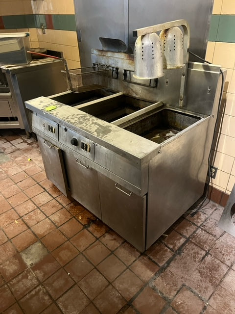 $3500 / Frymaster 2 Bay 40LB Fryer Natural Gas / Ready For Pickup or Delivery / Restaurant Equipment