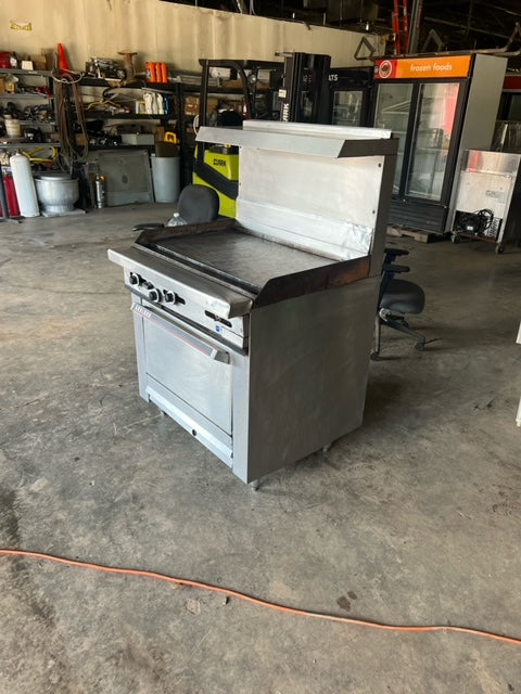 $3500 OBO / Garland 3Ft Flat Grill Built In Oven / Great Condition / Speciality Unit / Rare Find / Restaurant Equipment