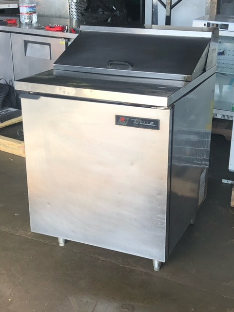 $2000 / True TSSU-27-08-HC 27" Sandwich/Salad Prep Table w/ Refrigerated Base