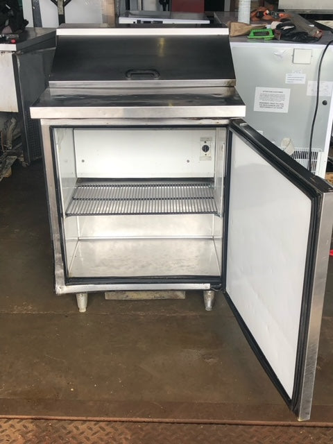 $2000 / True TSSU-27-08-HC 27" Sandwich/Salad Prep Table w/ Refrigerated Base