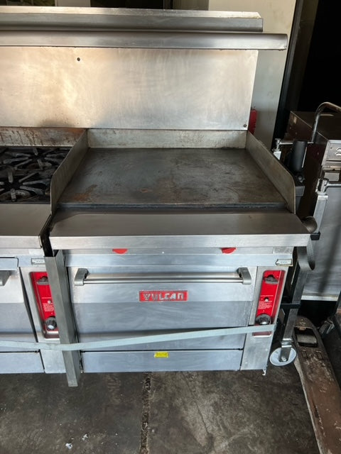 $5000 OBO / Vulcan 4 Burner w/ 4ft Flat Grill / Great Condition / Natural Gas / Restaurant Equipment / Certified By Tech