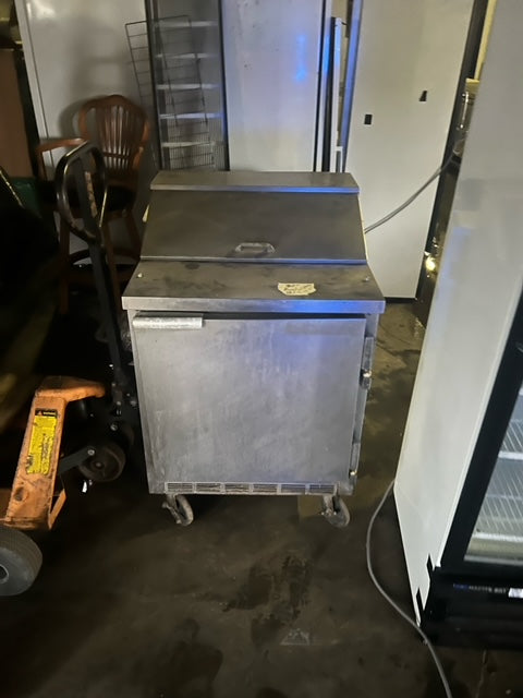 $1500 / 27in Beverage-Air Fliptop Preptable / MN: SP27 /Working Great