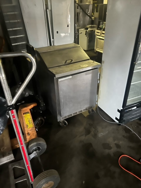 $1500 / 27in Beverage-Air Fliptop Preptable / MN: SP27 /Working Great