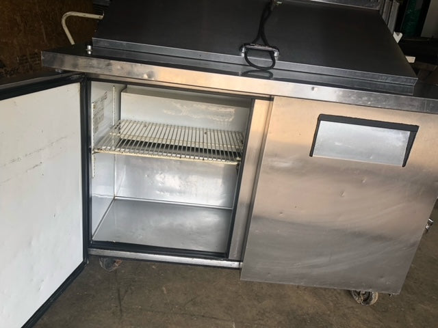 $5000 / True TSSU-48-18M-B-FGLID-HC 48" Sandwich/Salad Prep Table w/ Refrigerated Base,